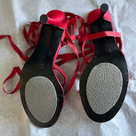 Red strappy heels by Nina - Picture 4 of 4